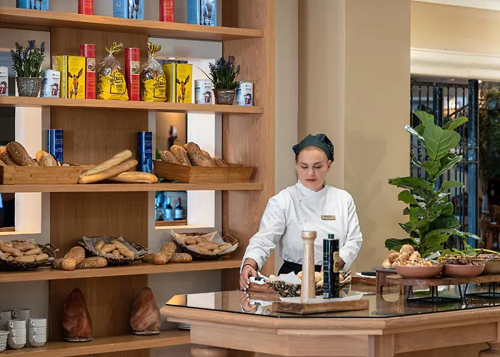 מלון Grecotel Marine Palace & Aqua Park 4*