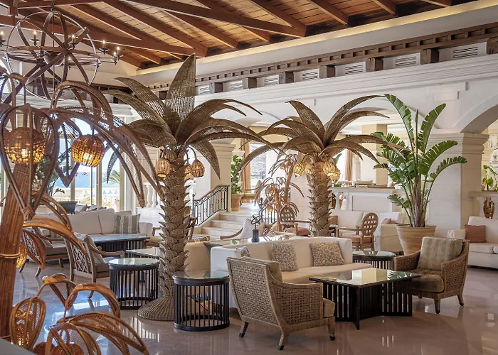 Grecotel Marine Palace & Aqua Park מלון העיירה רתימנו