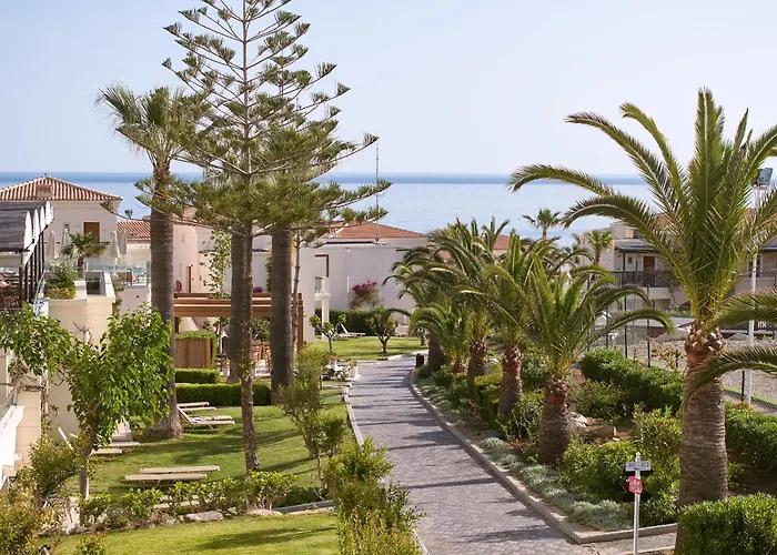 מלון Grecotel Marine Palace & Aqua Park 4*